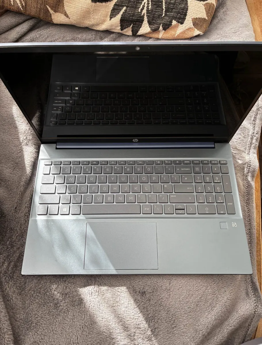 Hp Pavillion Touch Screen Laptop - Like New - Image 2