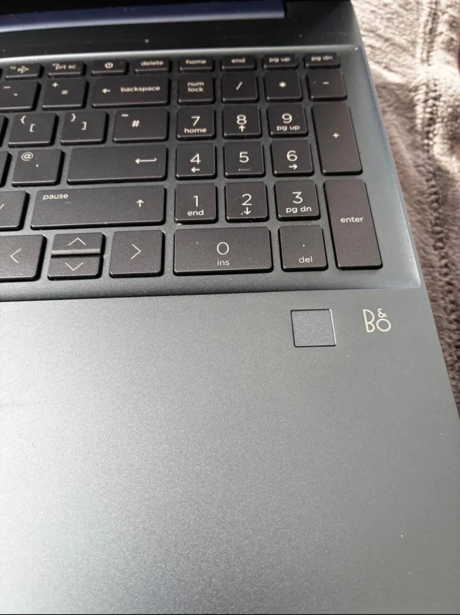 Hp Pavillion Touch Screen Laptop - Like New - Image 4