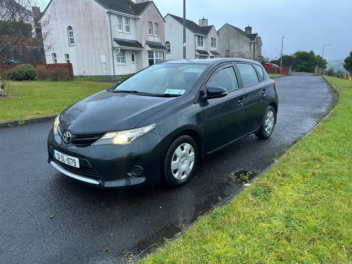 2013 Toyota Auris 1.4 D4D - Image 3