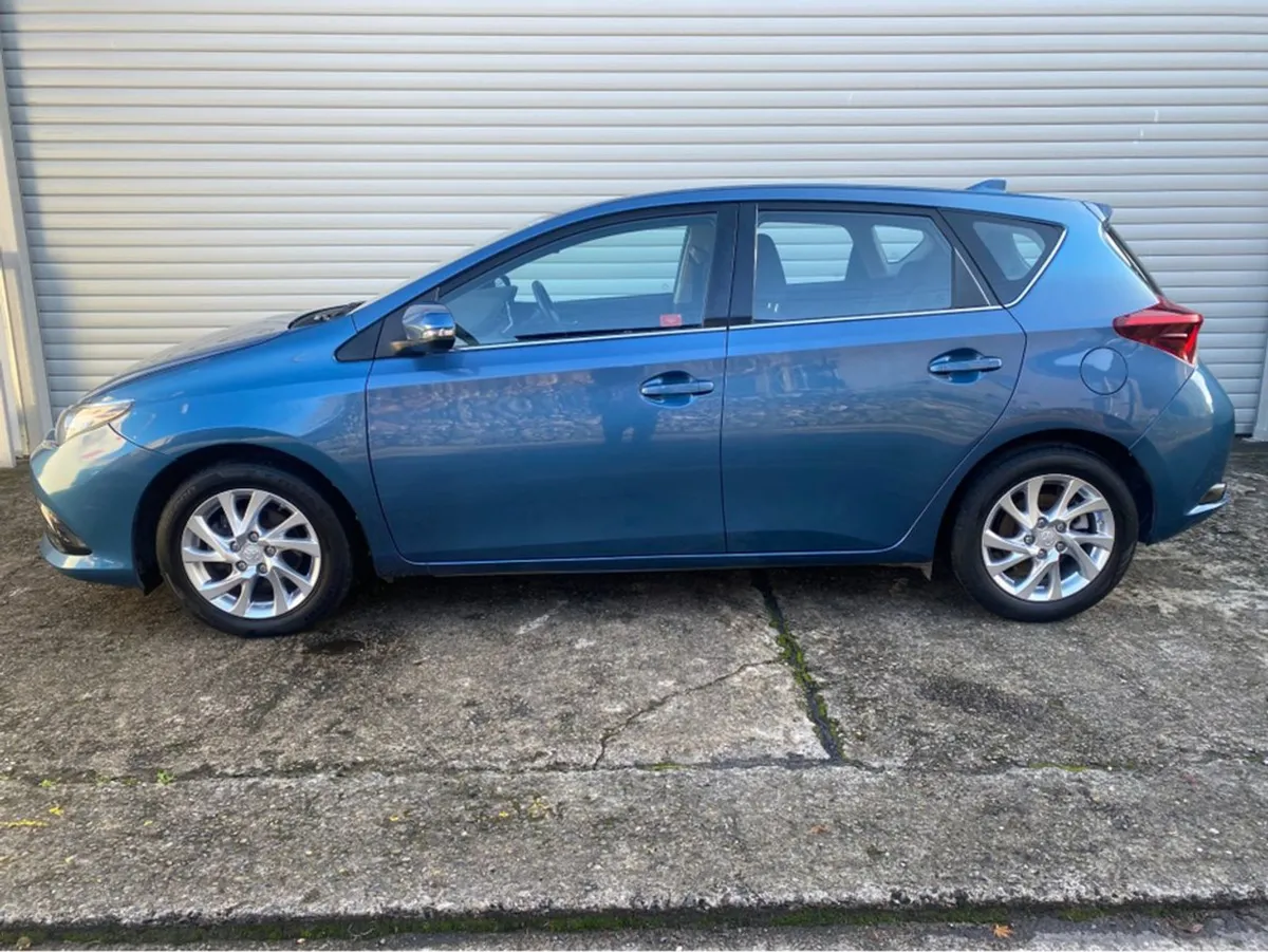 Toyota Auris Hybrid Waltons Garage Ranelagh - Image 2