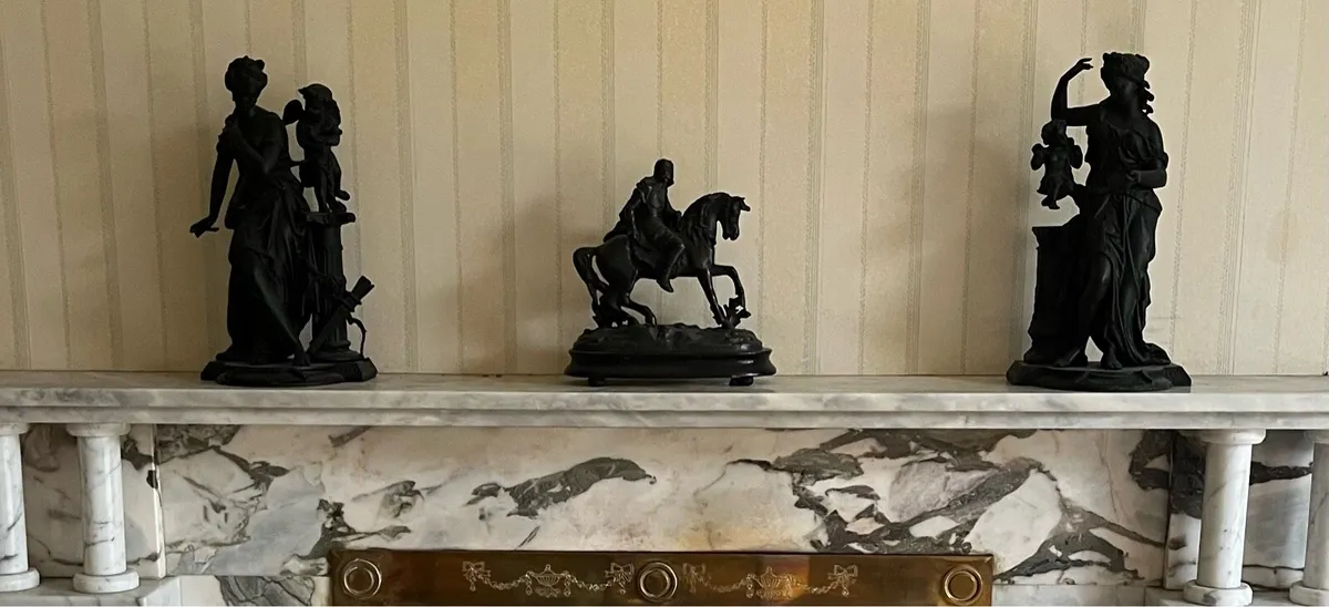 Various antique pieces - Image 1