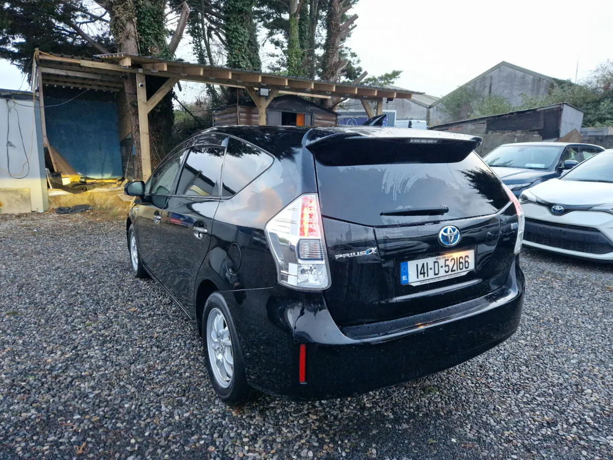 Toyota Prius 7 Seater hybrid G pack - Image 4