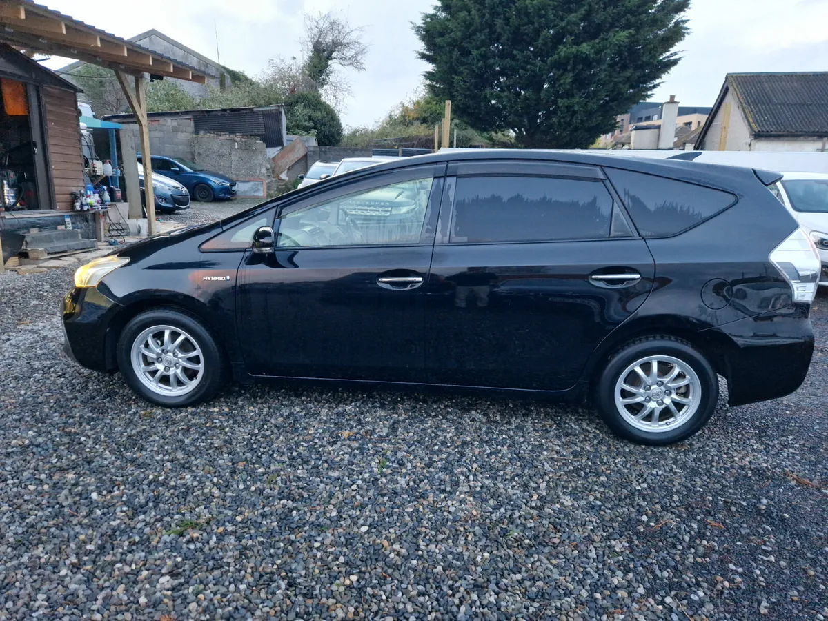 Toyota Prius 7 Seater hybrid G pack - Image 3
