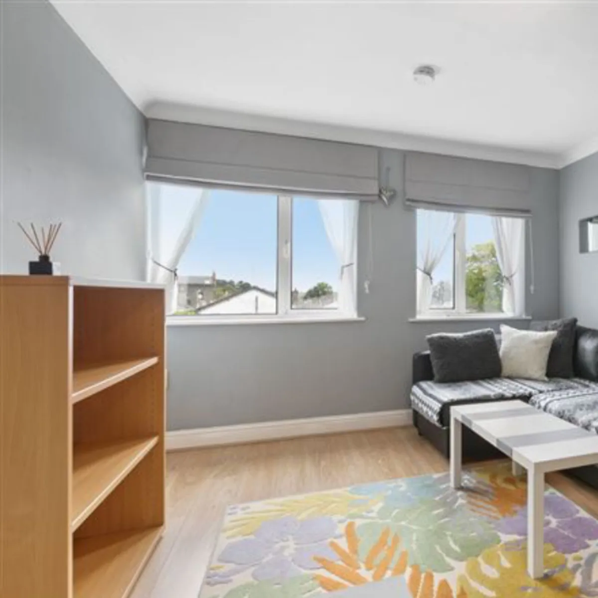 Large 3 shelf book or Tv unit - Image 2