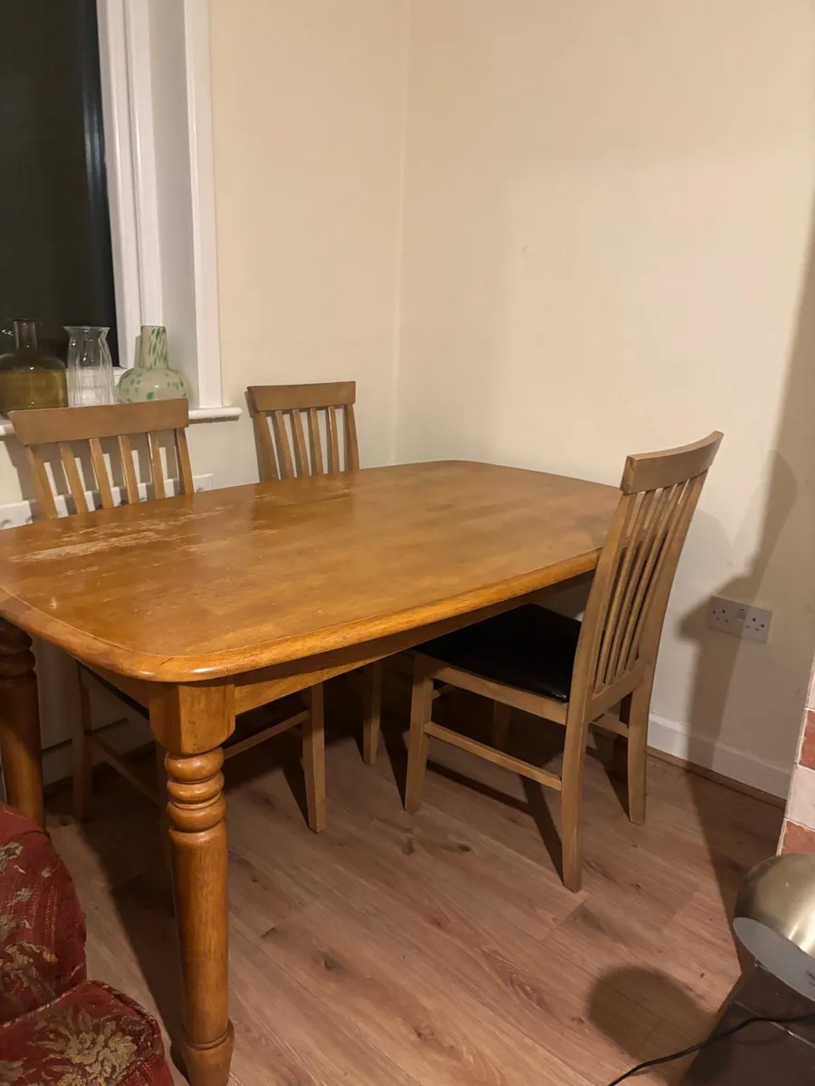 Kitchen table and chairs - Image 2