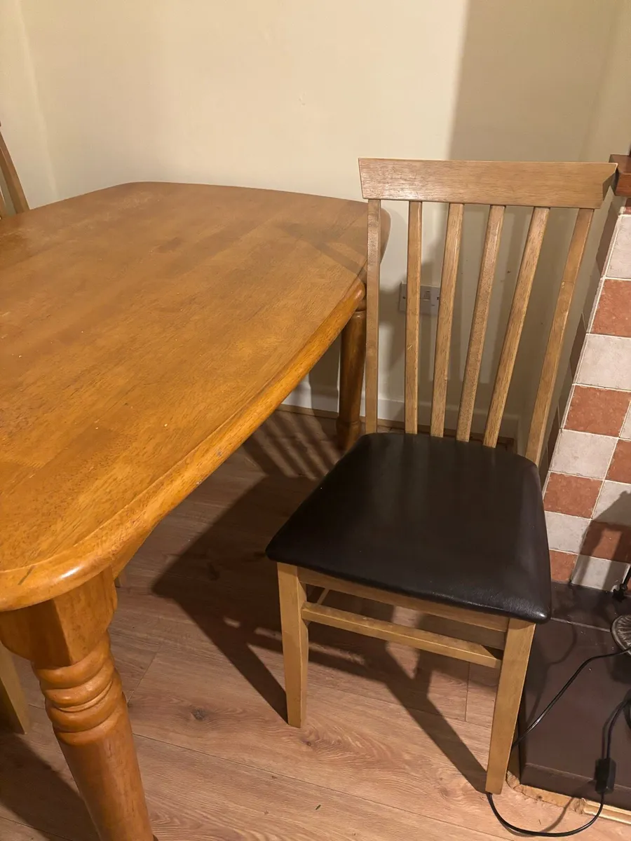 Kitchen table and chairs - Image 4