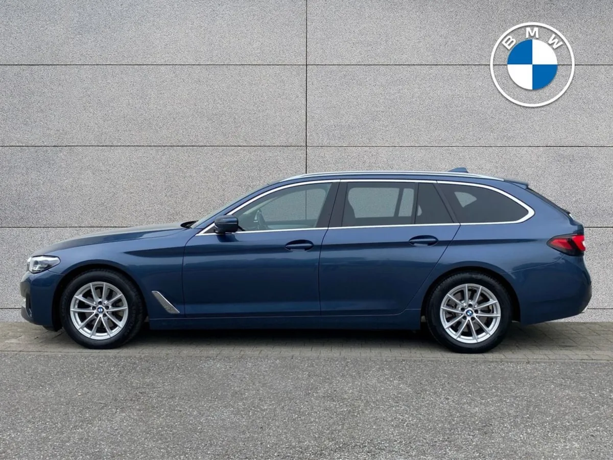 BMW 5 Series 520d SE Touring - Image 4