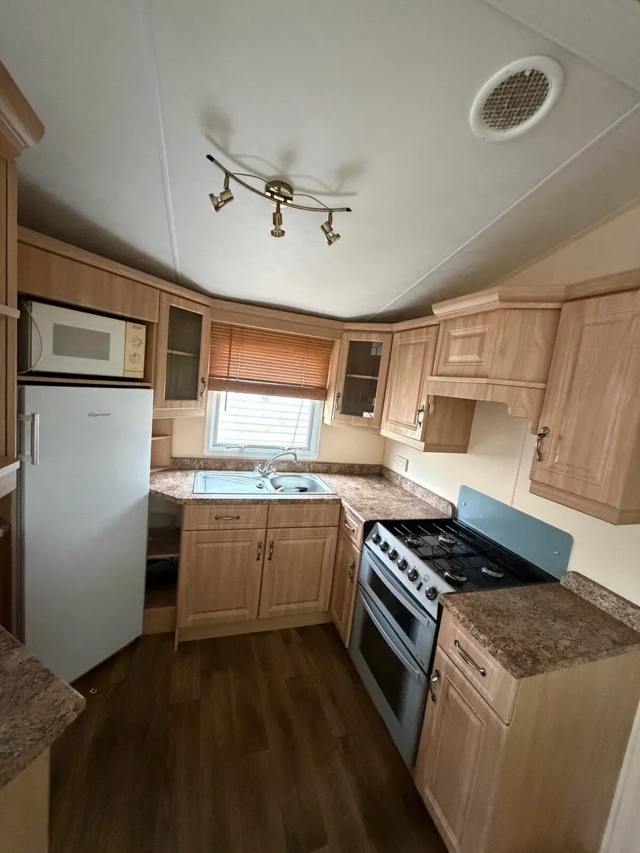 Willerby Granada 35 x 12 x 2 Bedroom - Image 4