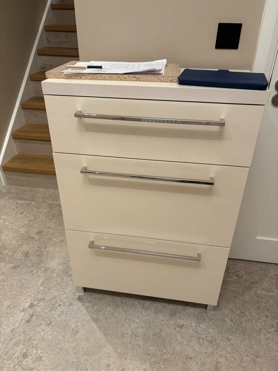 Shoes cabinets - Image 3