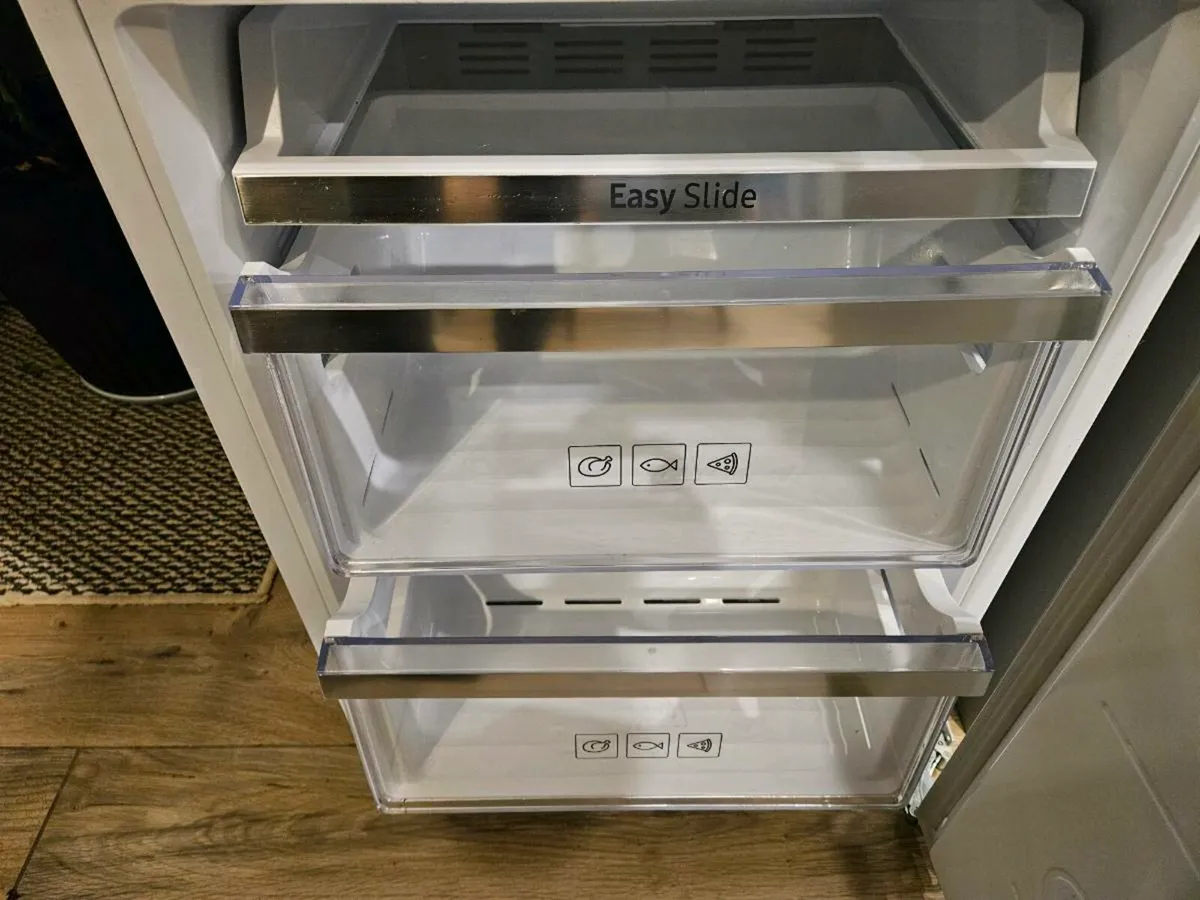 Samsung BRB260130WW Built-In Fridge Freezer - Image 2