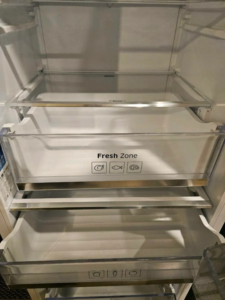 Samsung BRB260130WW Built-In Fridge Freezer - Image 3