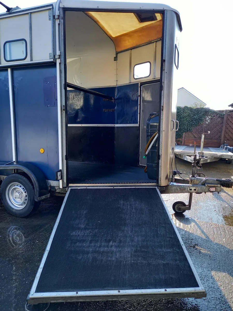 Ifor Williams 510 Horsebox - Image 1