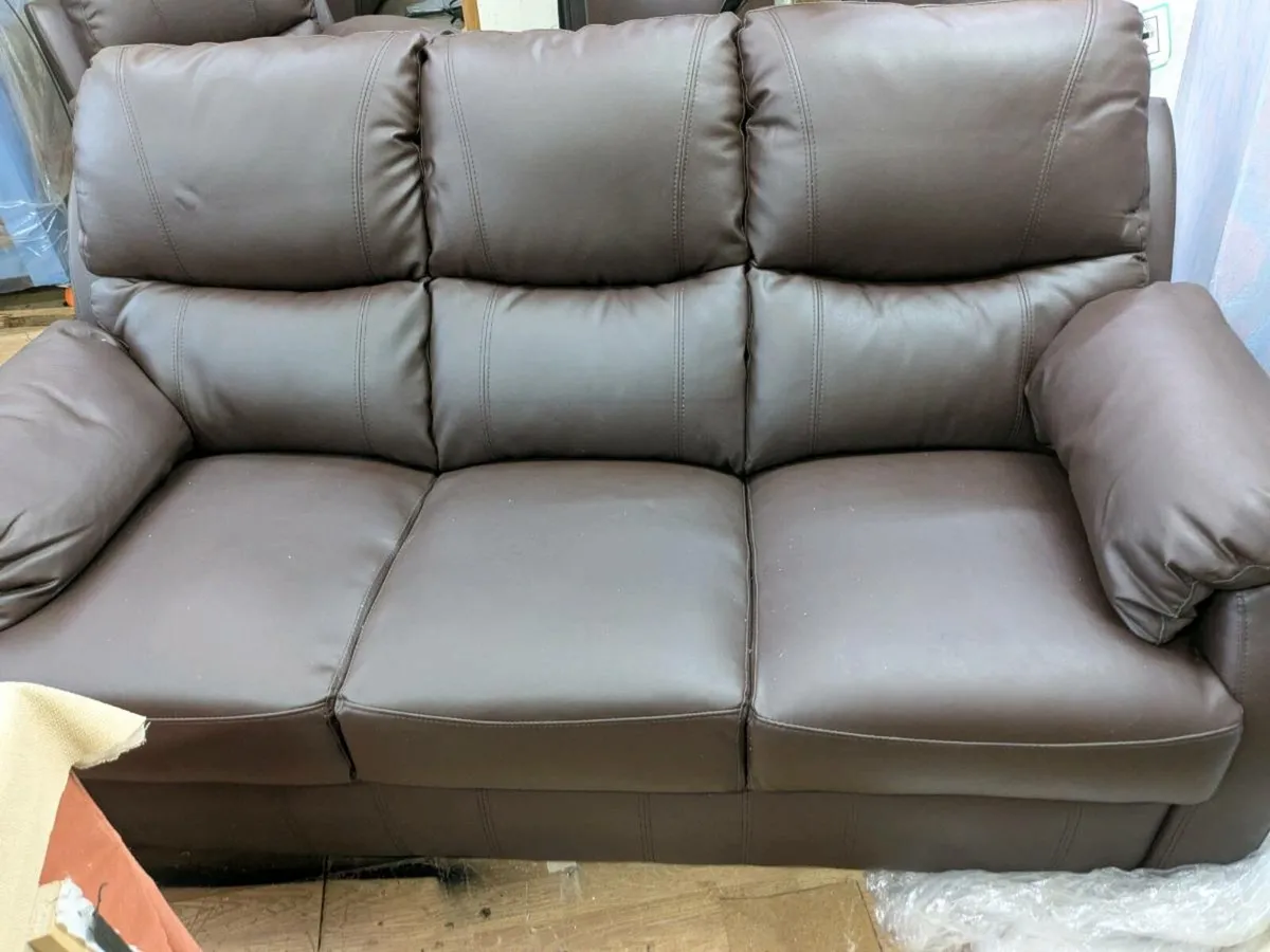 3 seater couch plus 2 recliner chairs brown. - Image 1