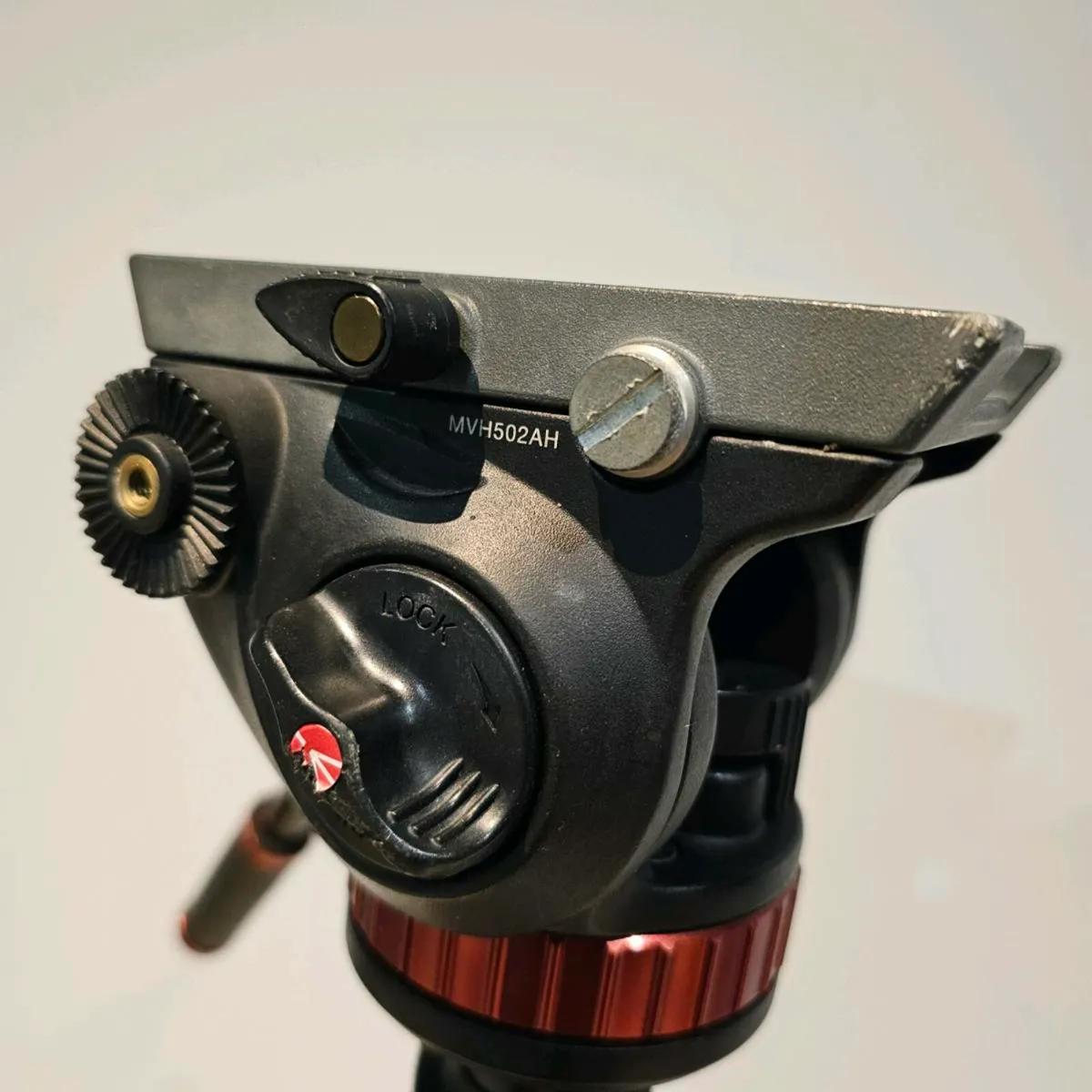 Manfrotto carbon fibre tripod - Image 2