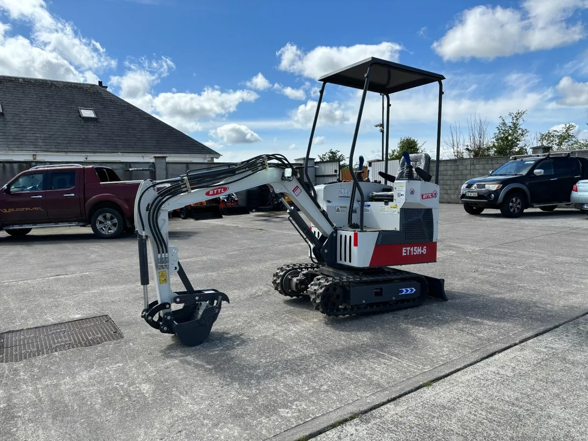 Briggs & Stratton Powered BTTL 1.5 Ton Mini Digger - Image 1