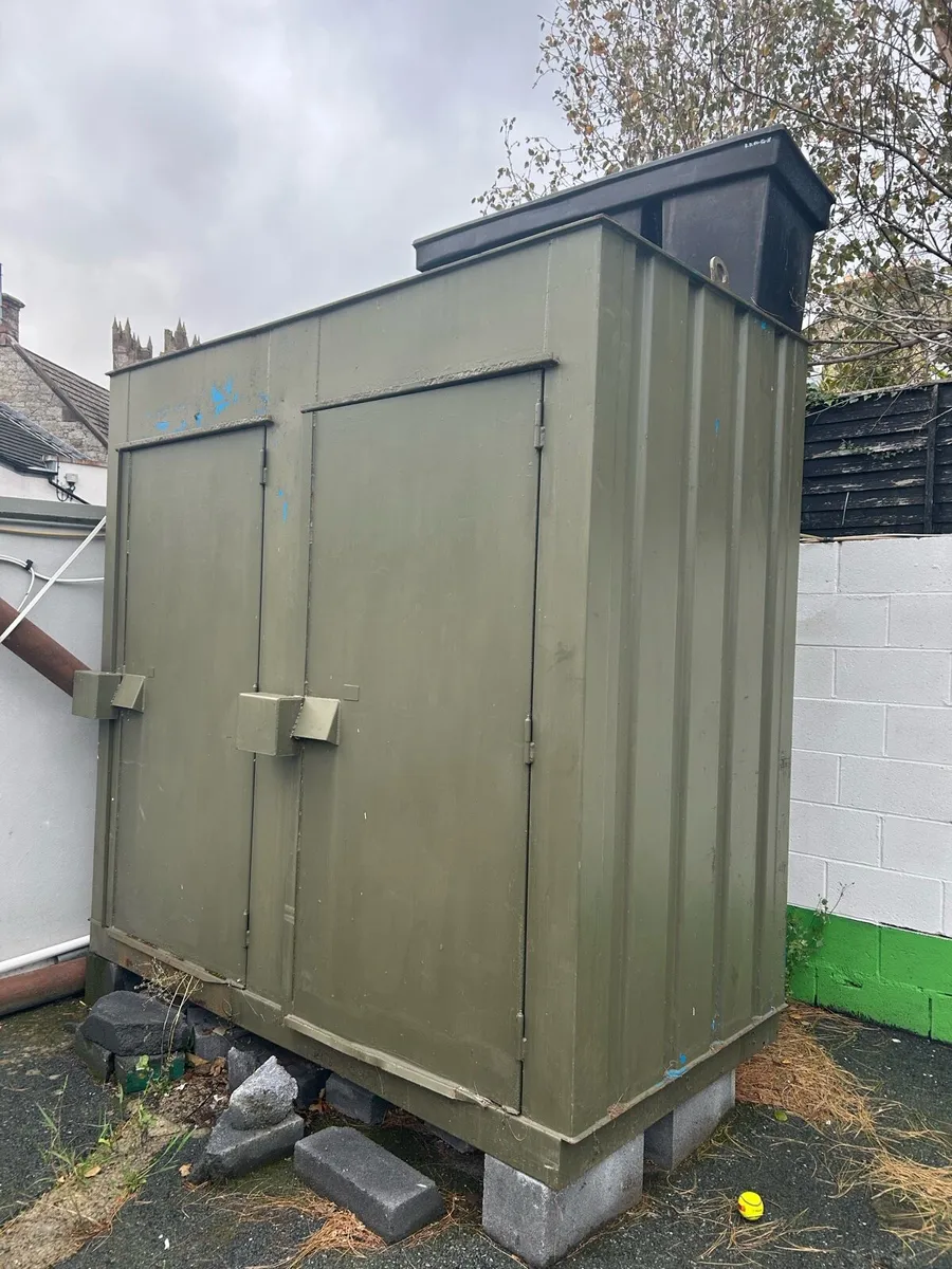 Container toilet block - Image 1