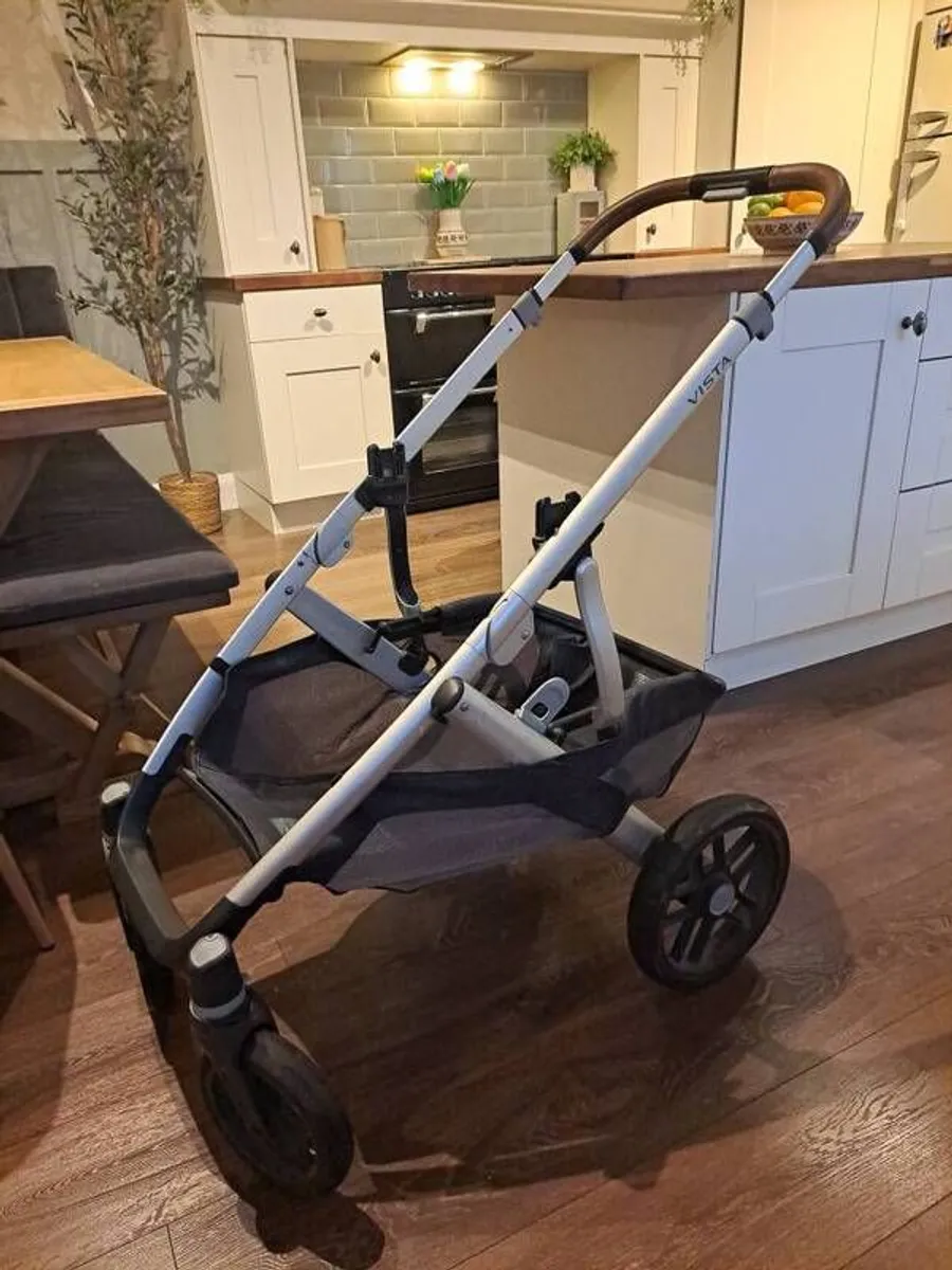 Uppababy vista v2 travel system colour Emmett (green) - Image 2