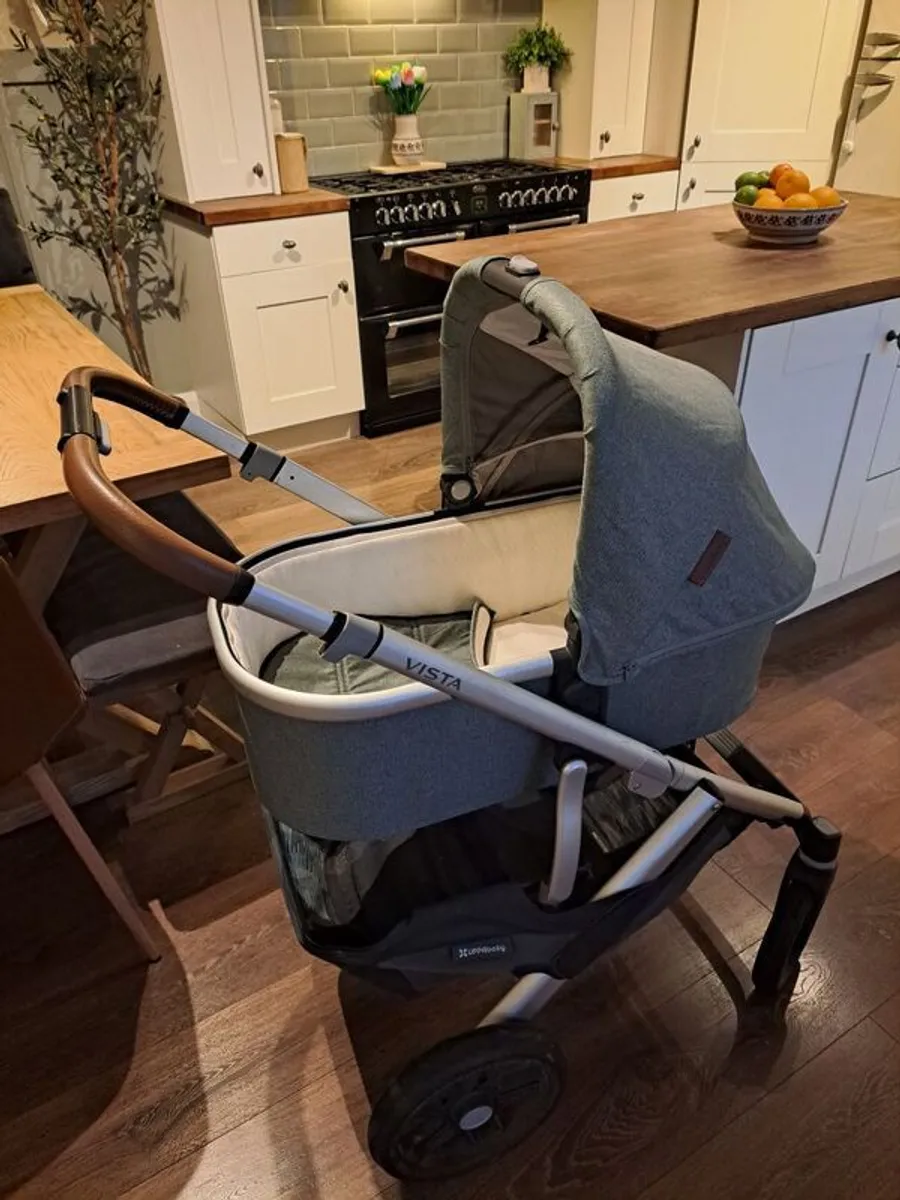 Uppababy vista v2 travel system colour Emmett (green) - Image 4