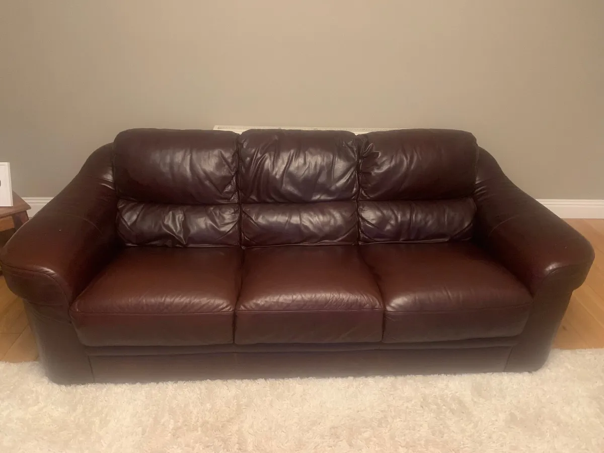 Italian leather suite of furniture - Image 1