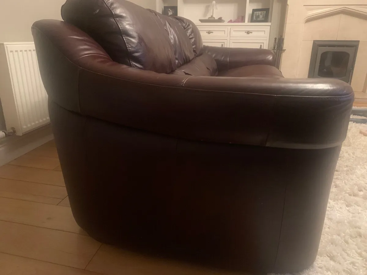 Italian leather suite of furniture - Image 2