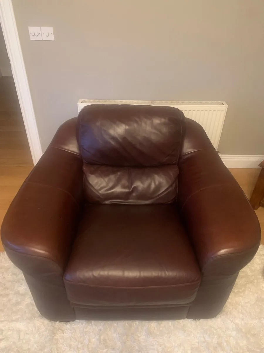 Italian leather suite of furniture - Image 4