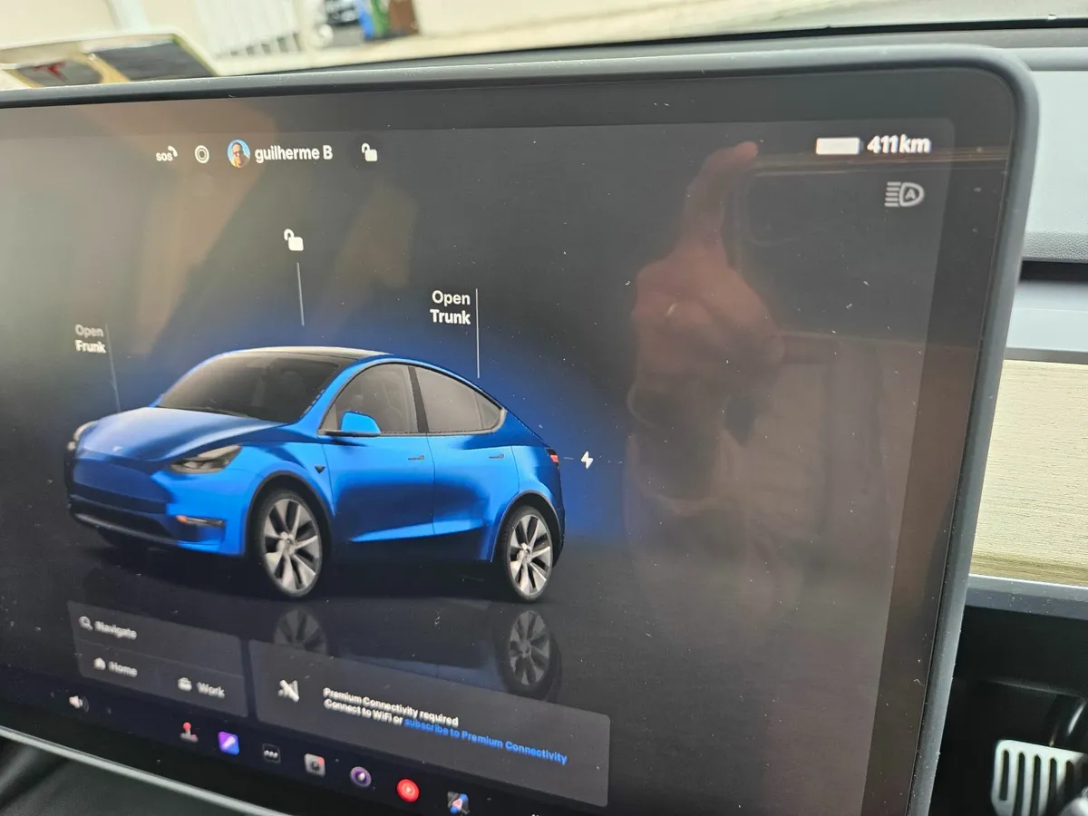 Tesla Model Y 2023 - Image 2