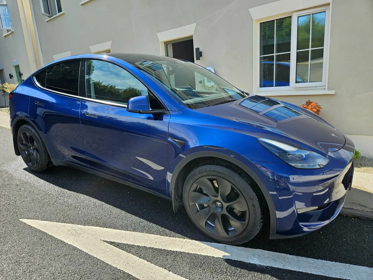 Tesla Model Y 2023 - Image 3