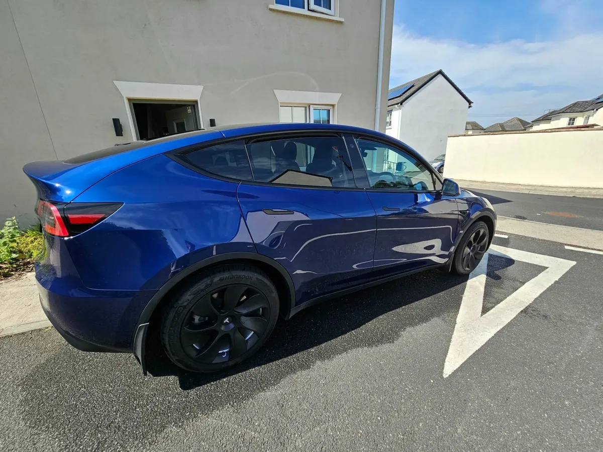 Tesla Model Y 2023 - Image 4