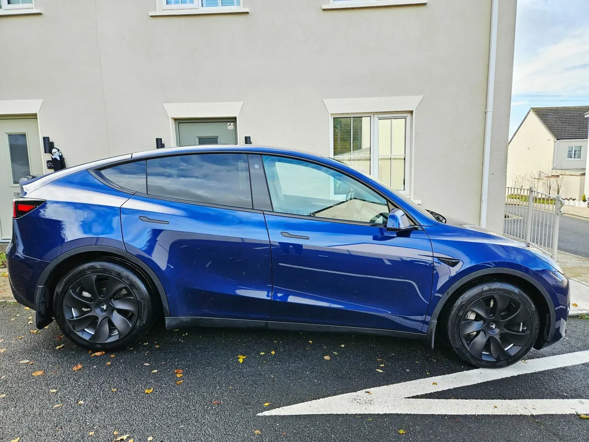 Tesla Model Y 2023 - Image 1