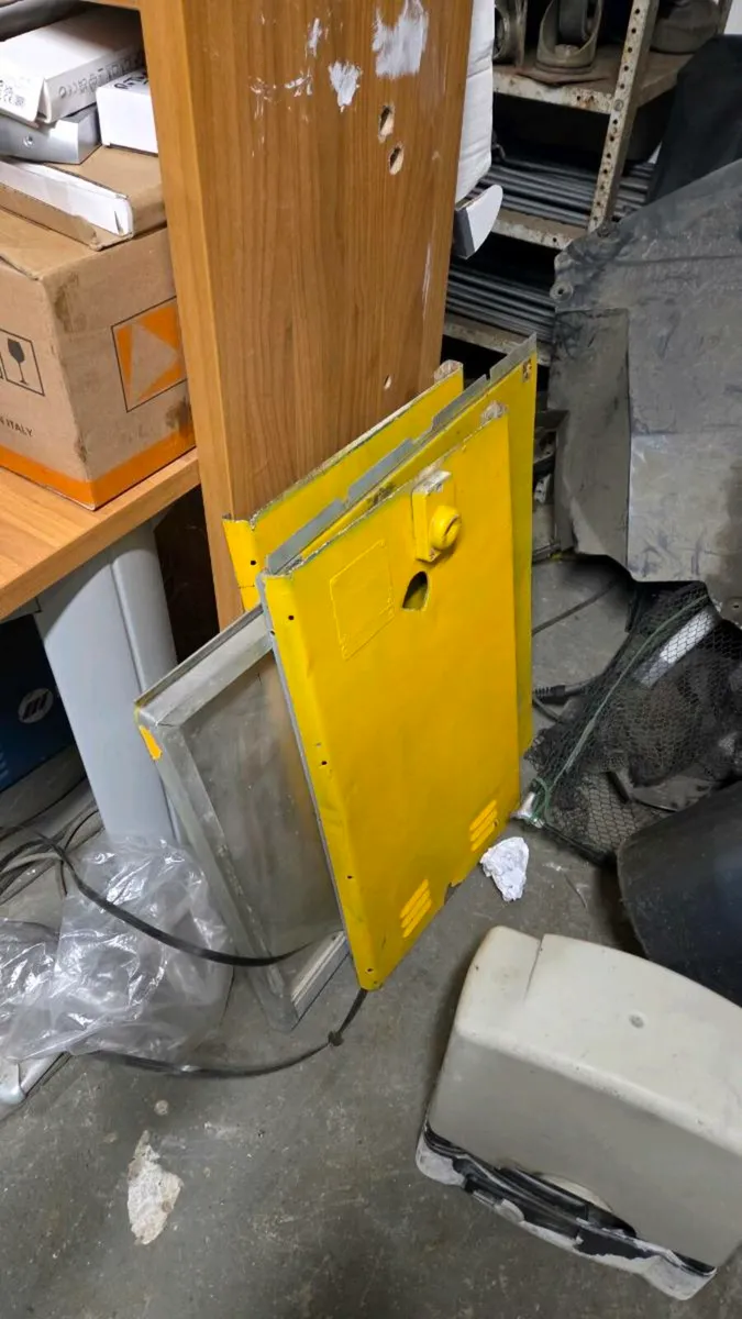 Vintage petrol pump - Image 3