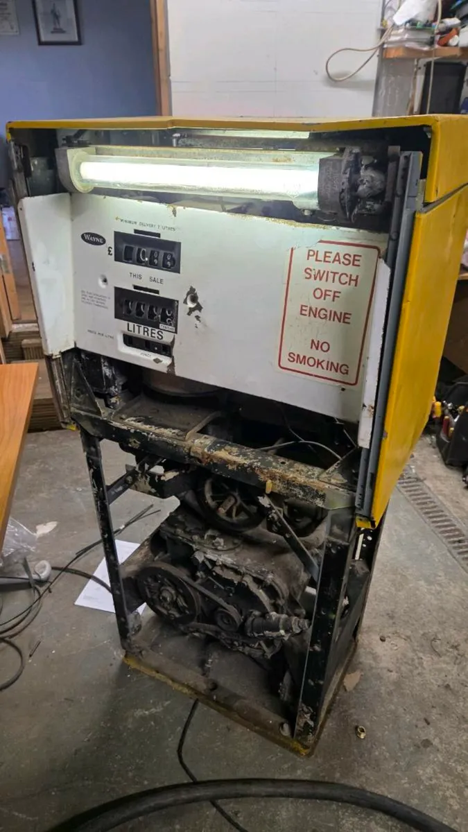 Vintage petrol pump - Image 4