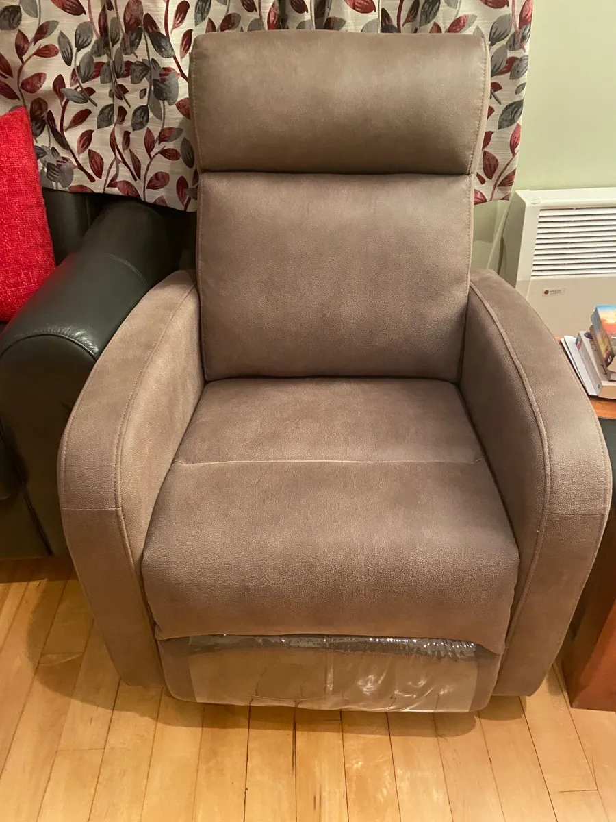 Recliner chair - Image 1