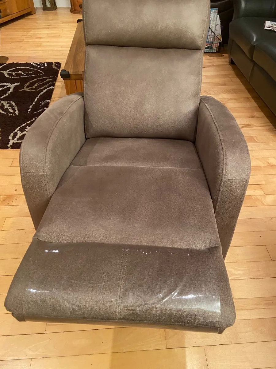 Recliner chair - Image 4