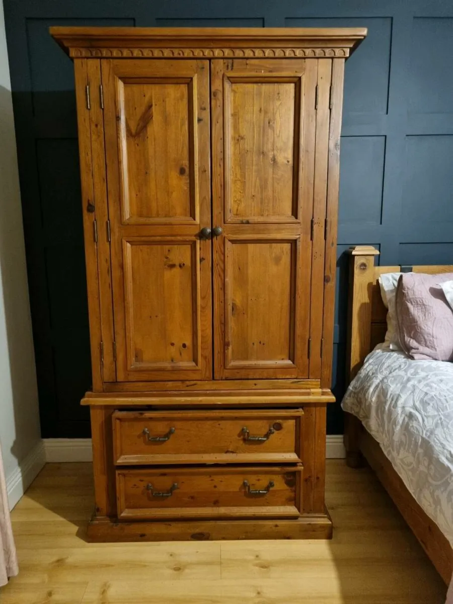Solid wooden wardrobe - Image 1