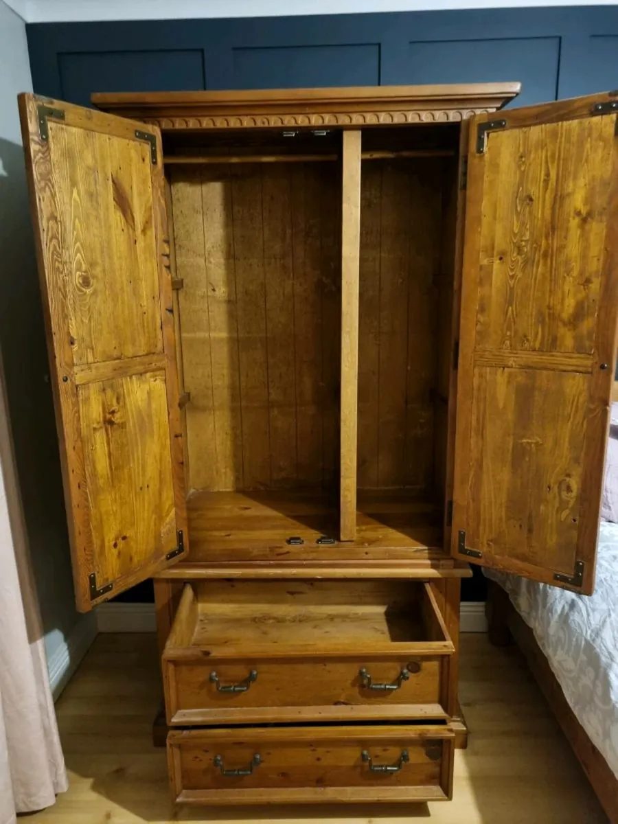 Solid wooden wardrobe - Image 2