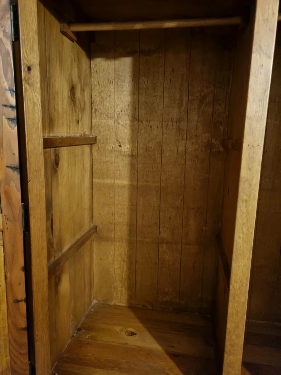 Solid wooden wardrobe - Image 4