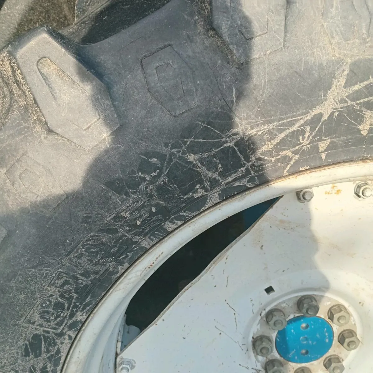 Rear tractor tyre - Image 4