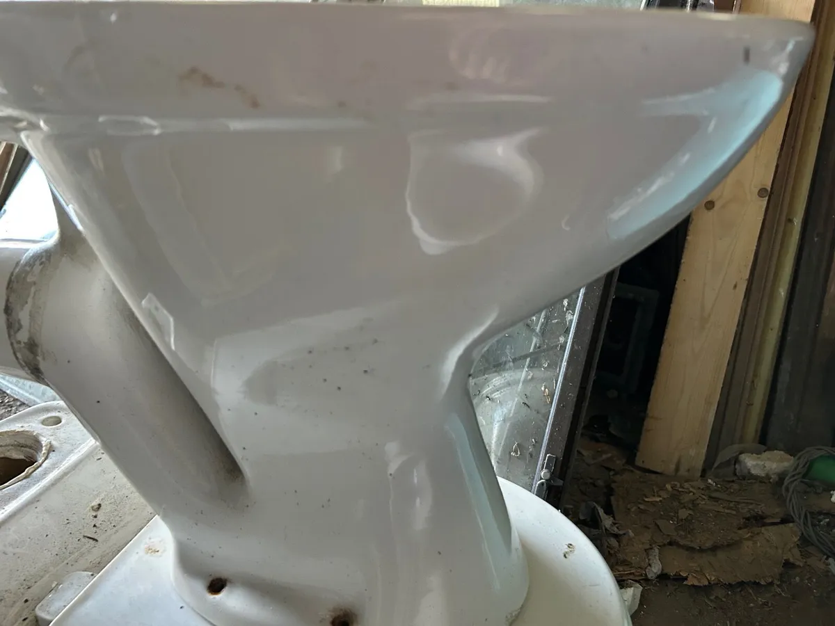 Bathroom fittings - Image 1