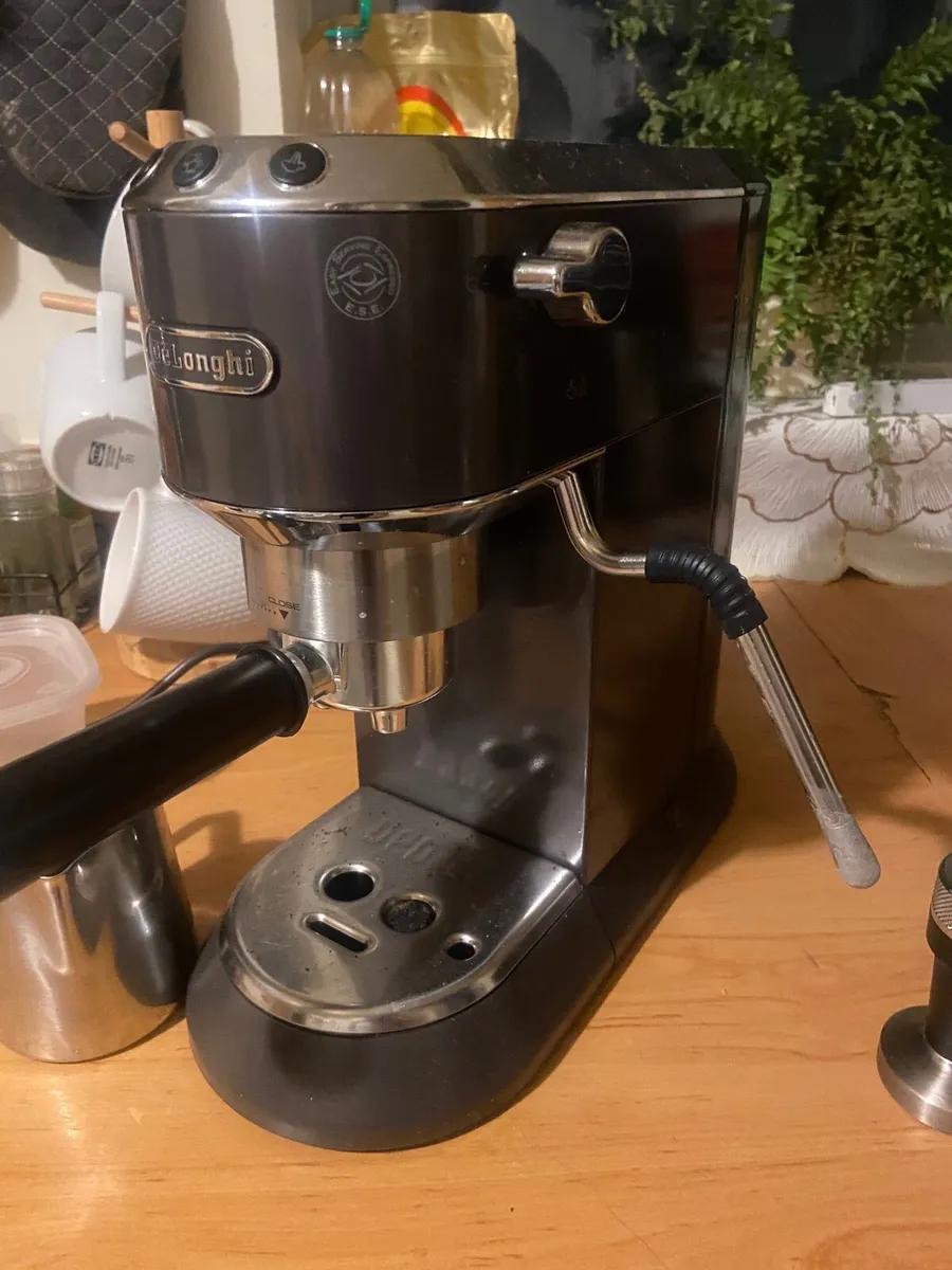 DēLonghi coffee machine 6 months old - Image 1