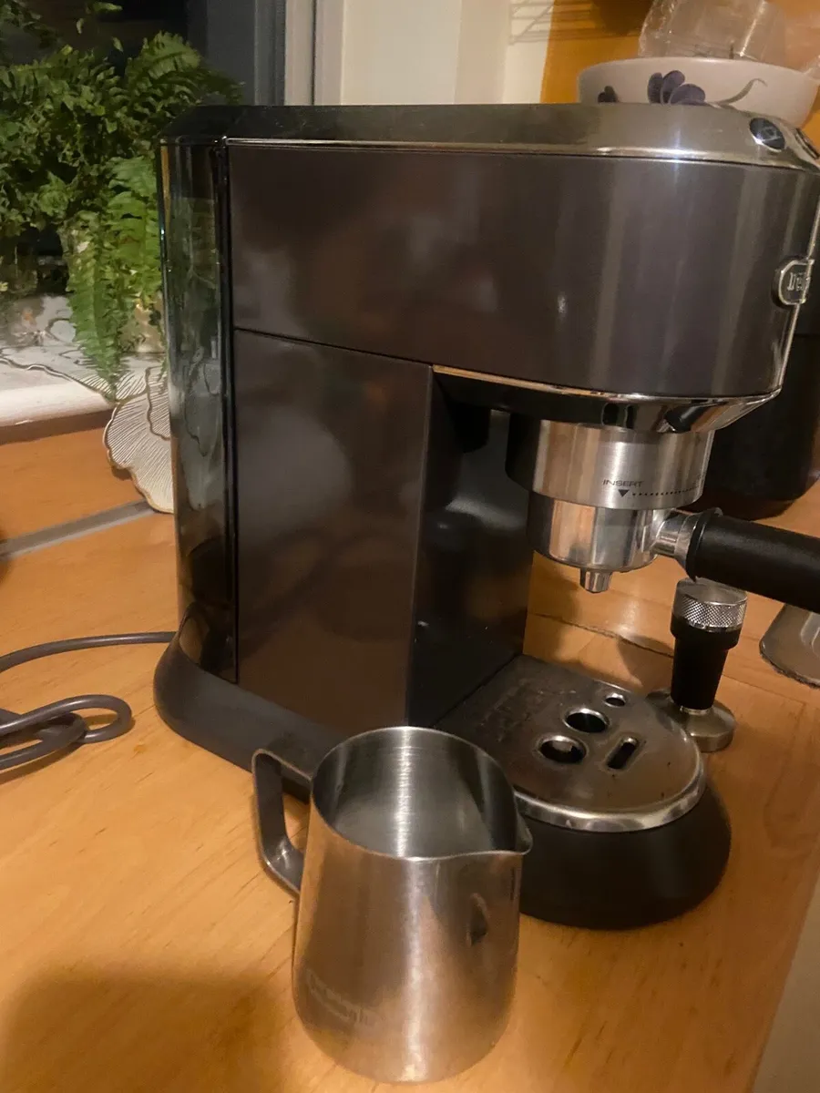 DēLonghi coffee machine 6 months old - Image 2