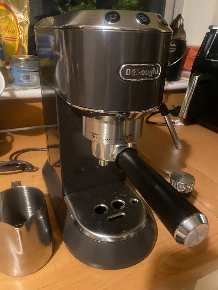 DēLonghi coffee machine 6 months old - Image 3