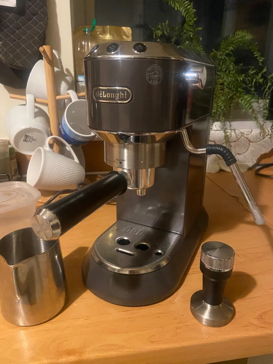 DēLonghi coffee machine 6 months old - Image 4