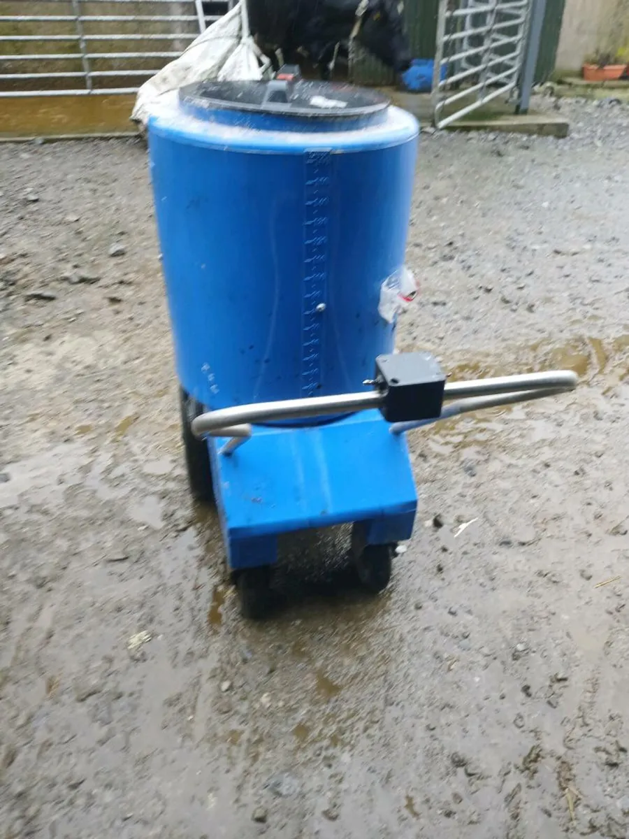 Cubicle lime spreader - Image 1