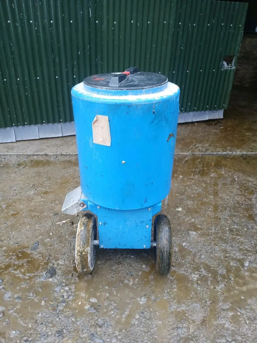 Cubicle lime spreader - Image 2