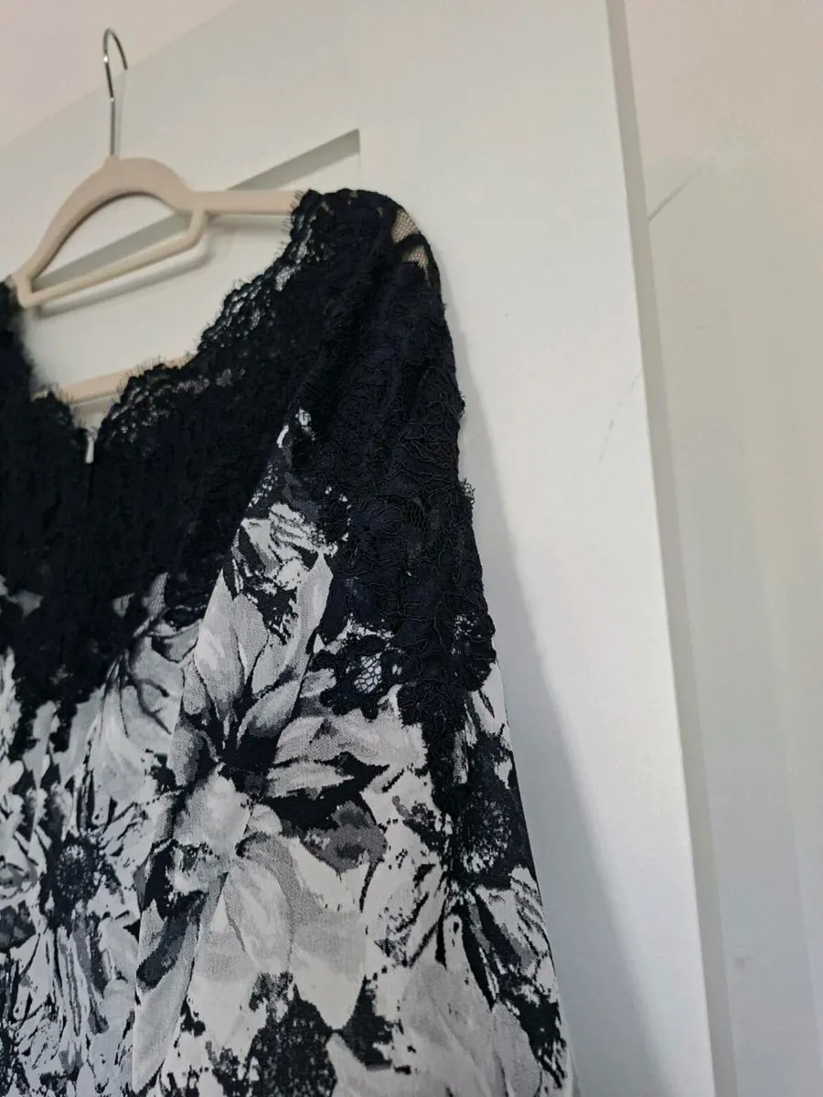 Ladies clothes - Image 1