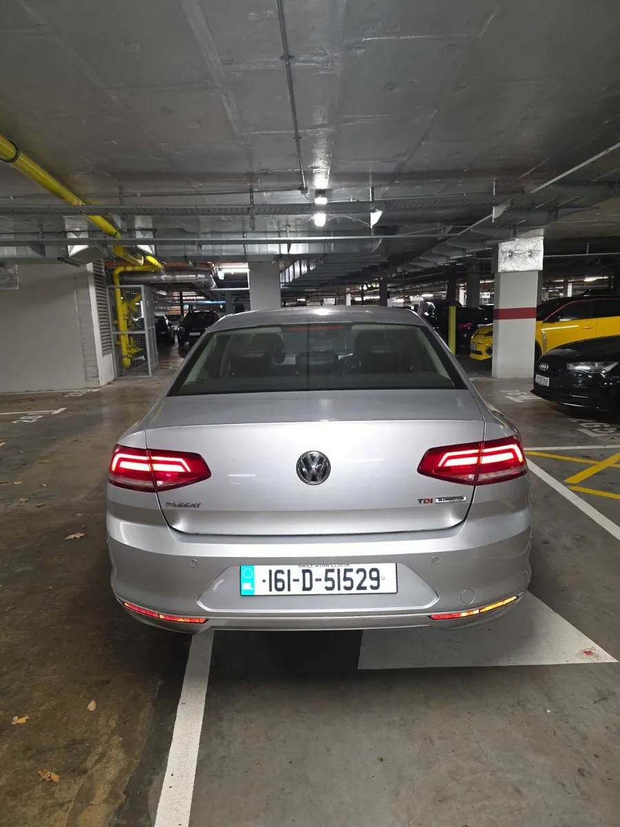 Volkswagen Passat 2016 - Image 2