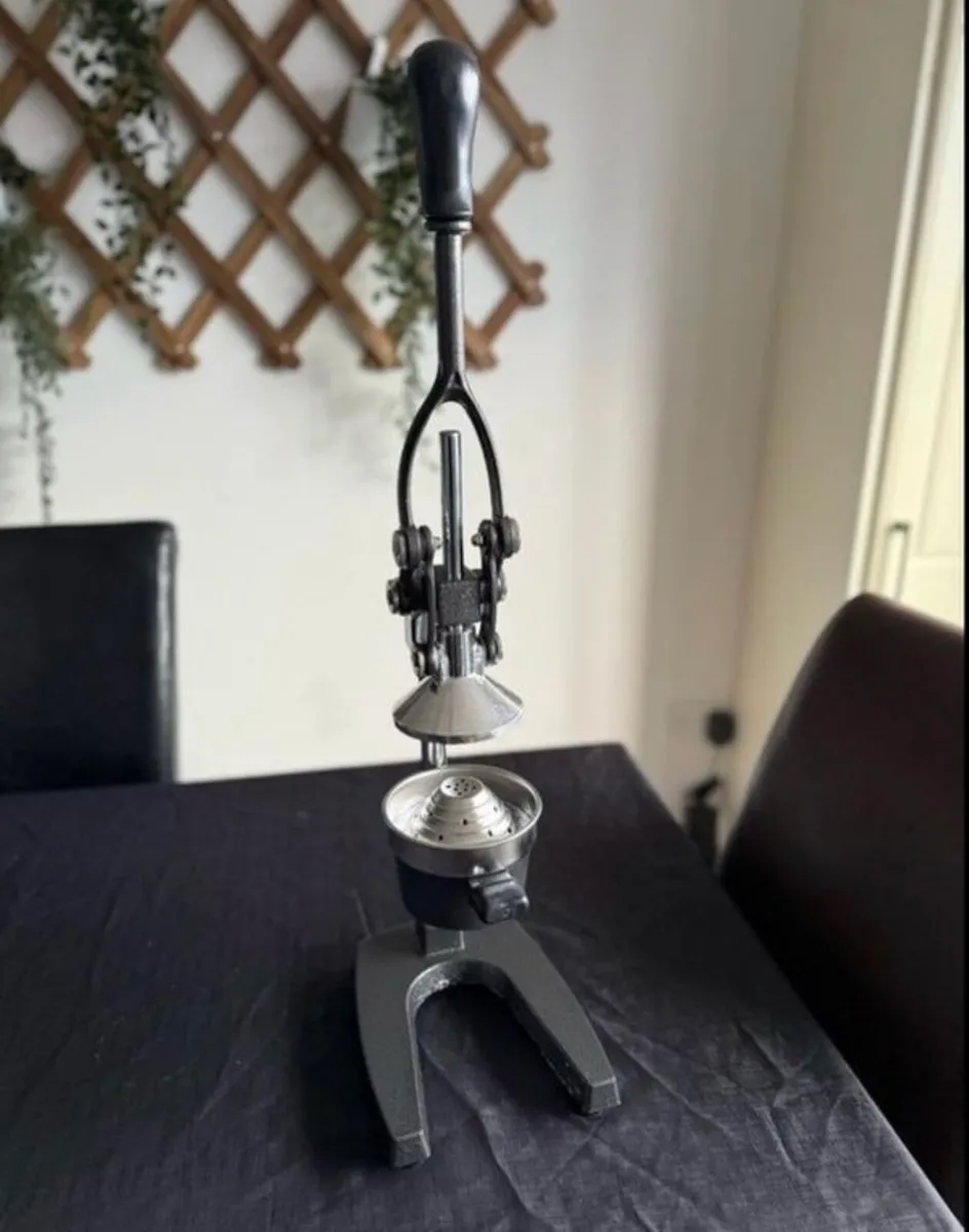 New commercial,professional grade cast iron juicer - Image 2