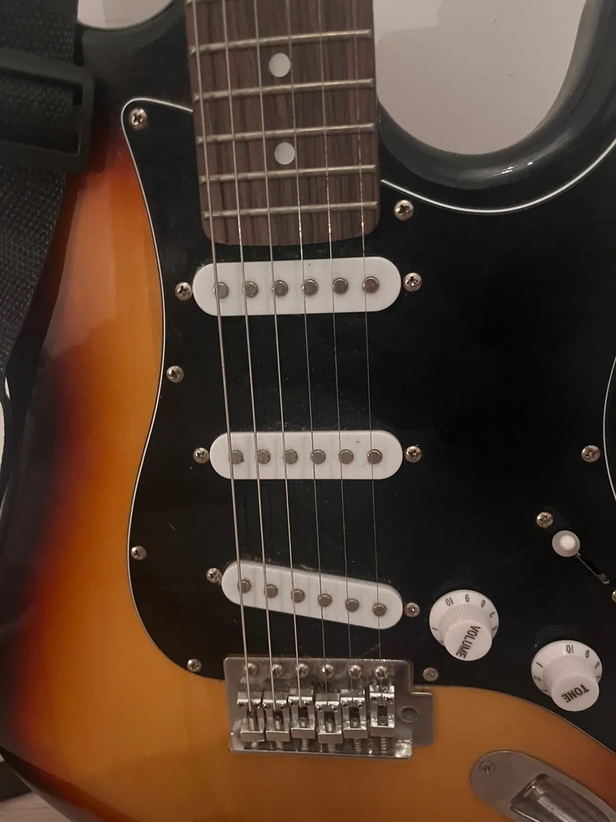 Electric Guitar + Leather Case + Blackstar Amp - Image 3