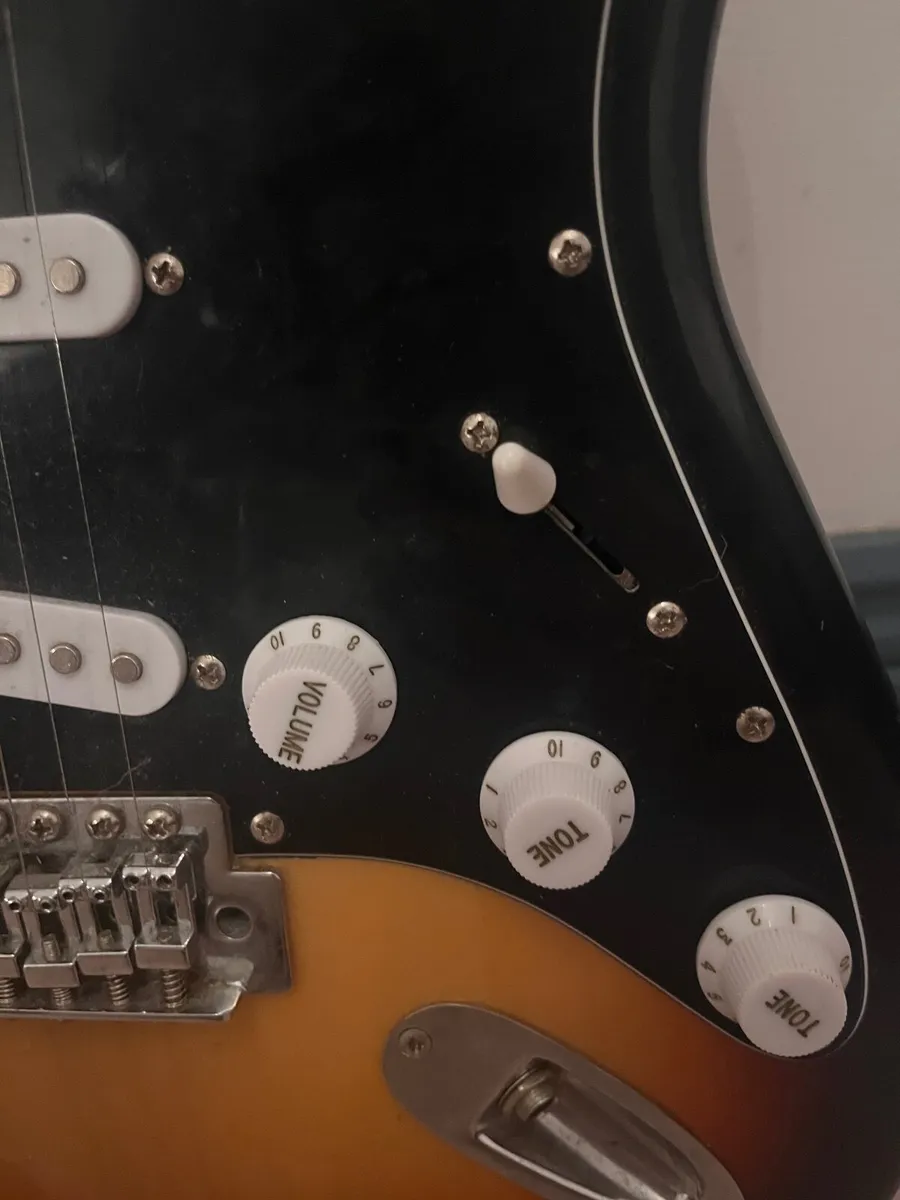 Electric Guitar + Leather Case + Blackstar Amp - Image 4