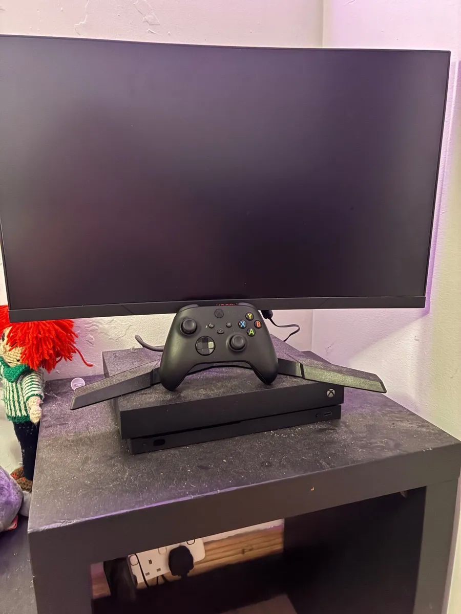 Xbox Series One S and Koorui 27 Inch Curved Monito - Image 2